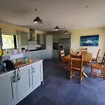 펜션 Spacious Quiet 4 Bedroom With Great Views Linsfort