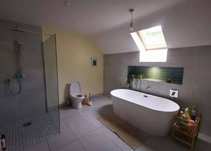 Spacious Quiet 4 Bedroom With Great Views