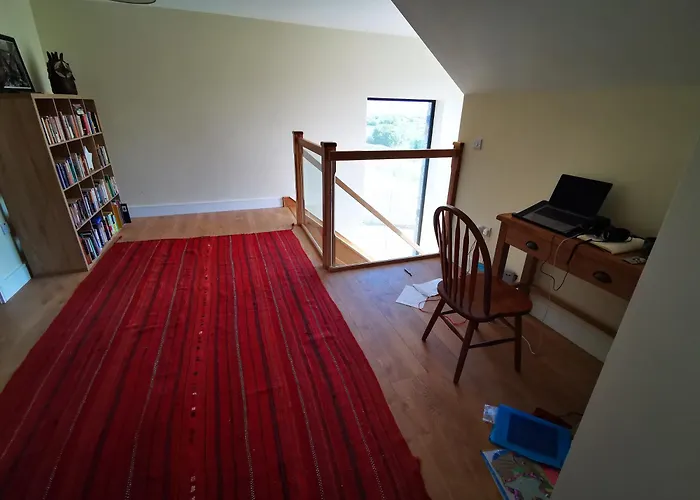 Spacious Quiet 4 Bedroom With Great Views