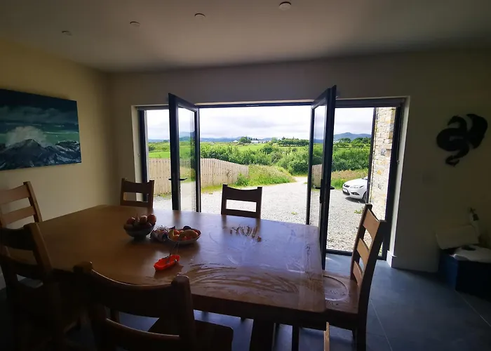 Дом отдыха Spacious Quiet 4 Bedroom With Great Views Linsfort