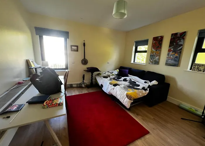 Дом отдыха Spacious Quiet 4 Bedroom With Great Views Linsfort